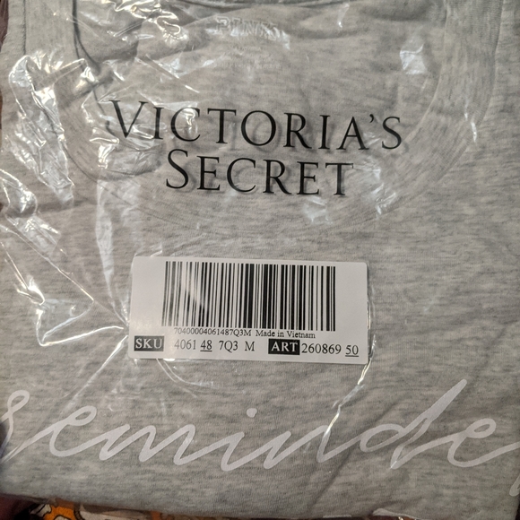 New in bag - VS Pink short Sleeved Crop Top - Picture 4 of 4